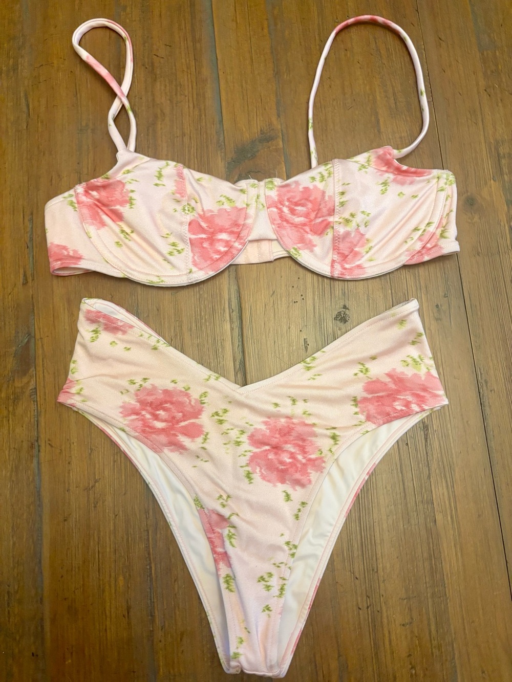 Frankie’s bikinis x Sydney Sweeney Mio Amore bikini set